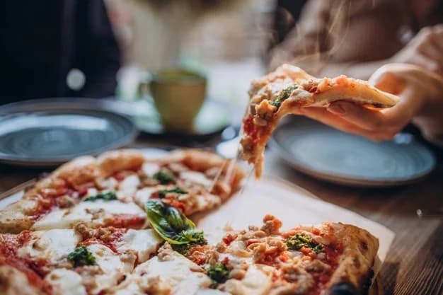 Arkadaşlarla pizza keyfi