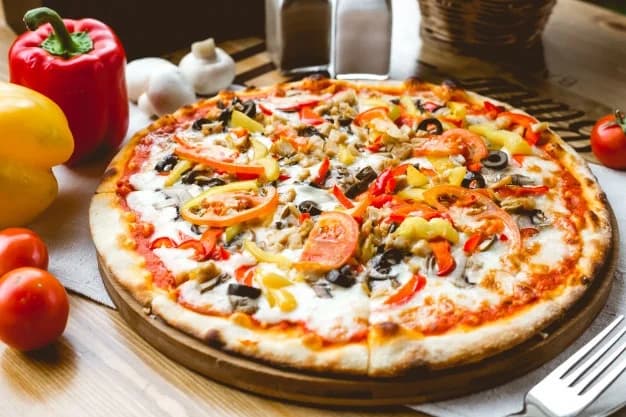 Karışık malzemeli pizza